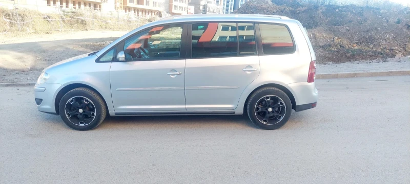 VW Touran 1.9TDI* 105hp* Xenon* Отлично състояние, снимка 7 - Автомобили и джипове - 49414317