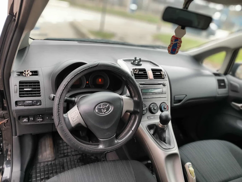 Toyota Auris, снимка 9 - Автомобили и джипове - 52448969
