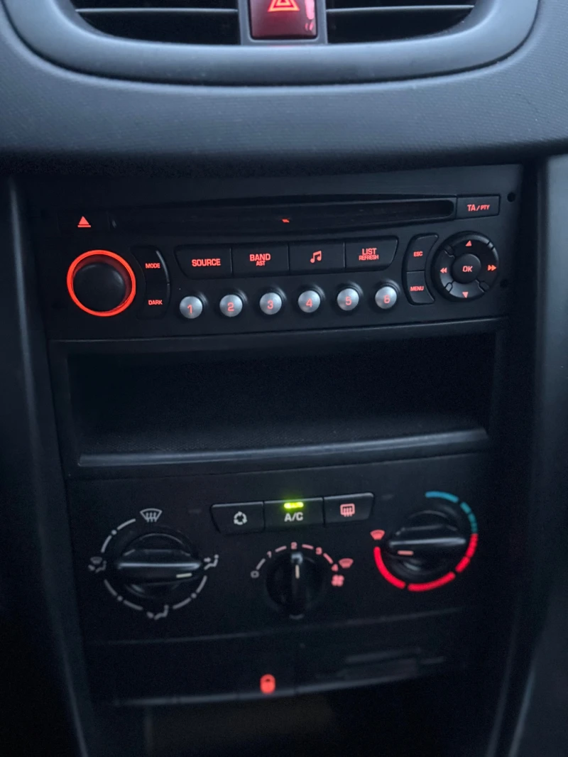 Peugeot 207 82000 КМ., снимка 7 - Автомобили и джипове - 52457080