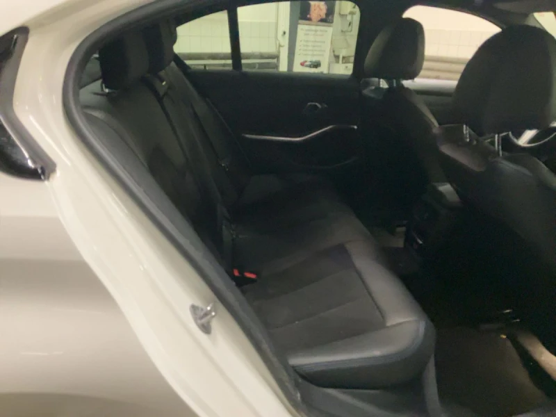 BMW 320 xDrive M-Sport/ел. седалки/LED, снимка 9 - Автомобили и джипове - 52898913