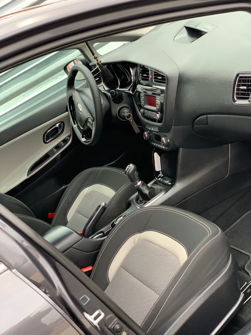 Kia Ceed 5 Б, снимка 7 - Автомобили и джипове - 53210155