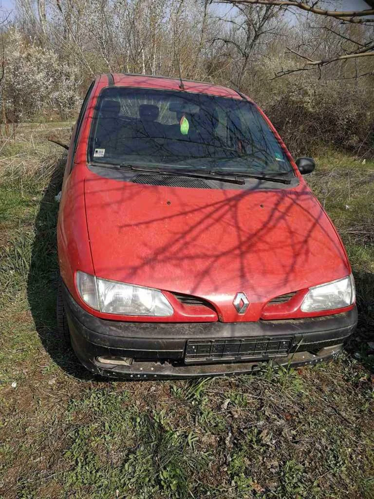 Renault Scenic 2.0i, снимка 11 - Автомобили и джипове - 47391358