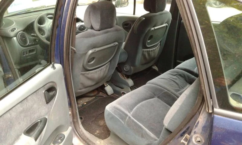 Renault Scenic 2.0i, снимка 7 - Автомобили и джипове - 49609299