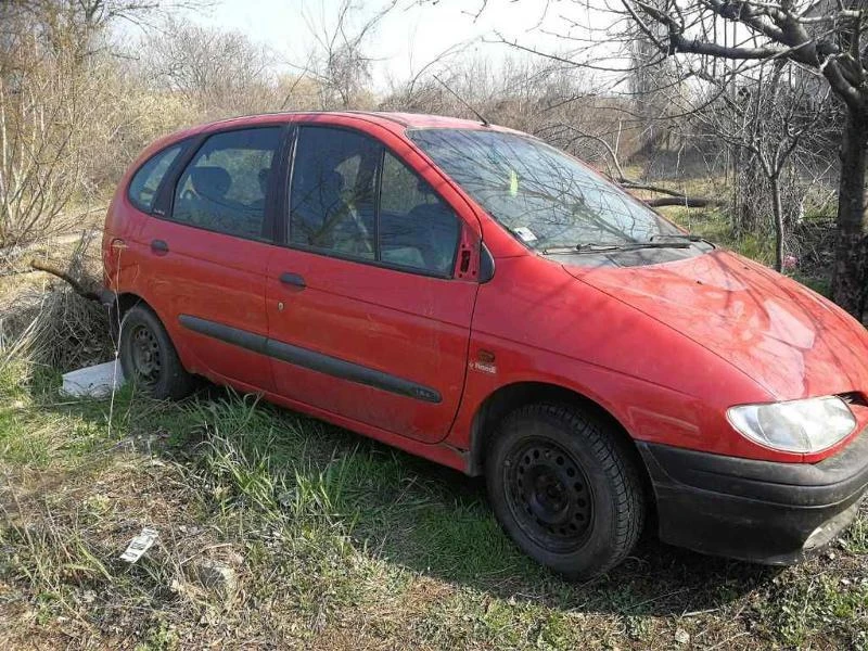 Renault Scenic 2.0i, снимка 12 - Автомобили и джипове - 47391358