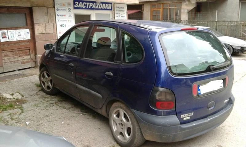 Renault Scenic 2.0i, снимка 5 - Автомобили и джипове - 49609299