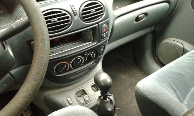 Renault Scenic 2.0i, снимка 4 - Автомобили и джипове - 47391358