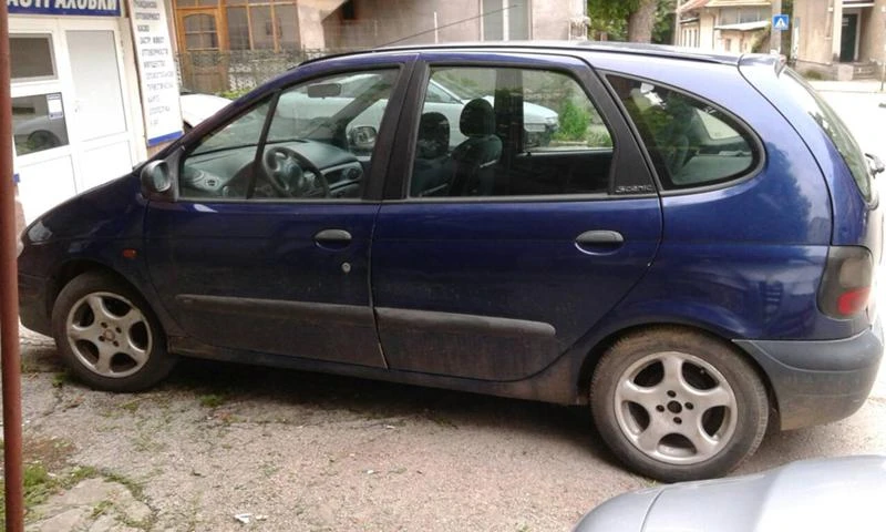 Renault Scenic 2.0i, снимка 2 - Автомобили и джипове - 49609299