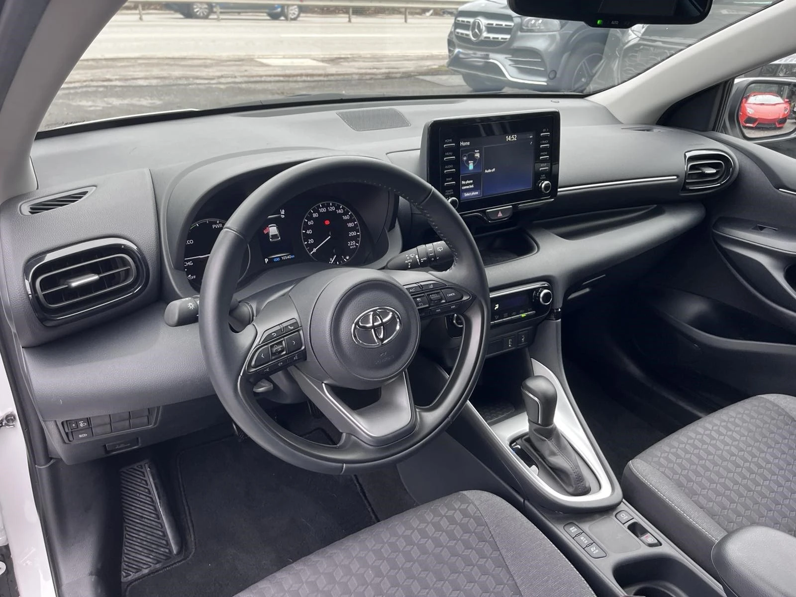 Toyota Yaris 1.5 Hybrid - изображение 10