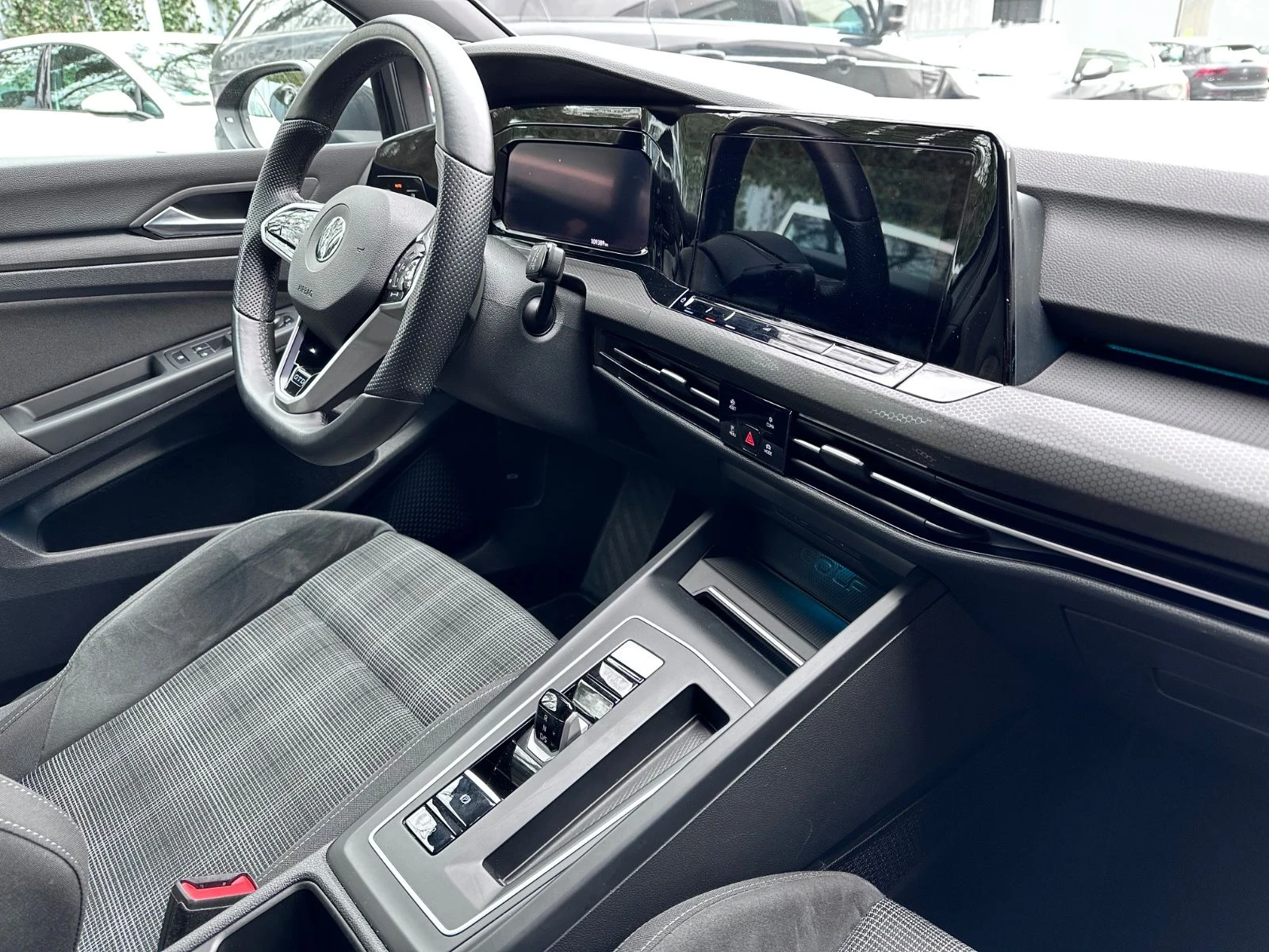 VW Golf VIII/HP/GTD/NAVI/VICO/DCC/H&K/CAM/MATRIX/398v - изображение 10