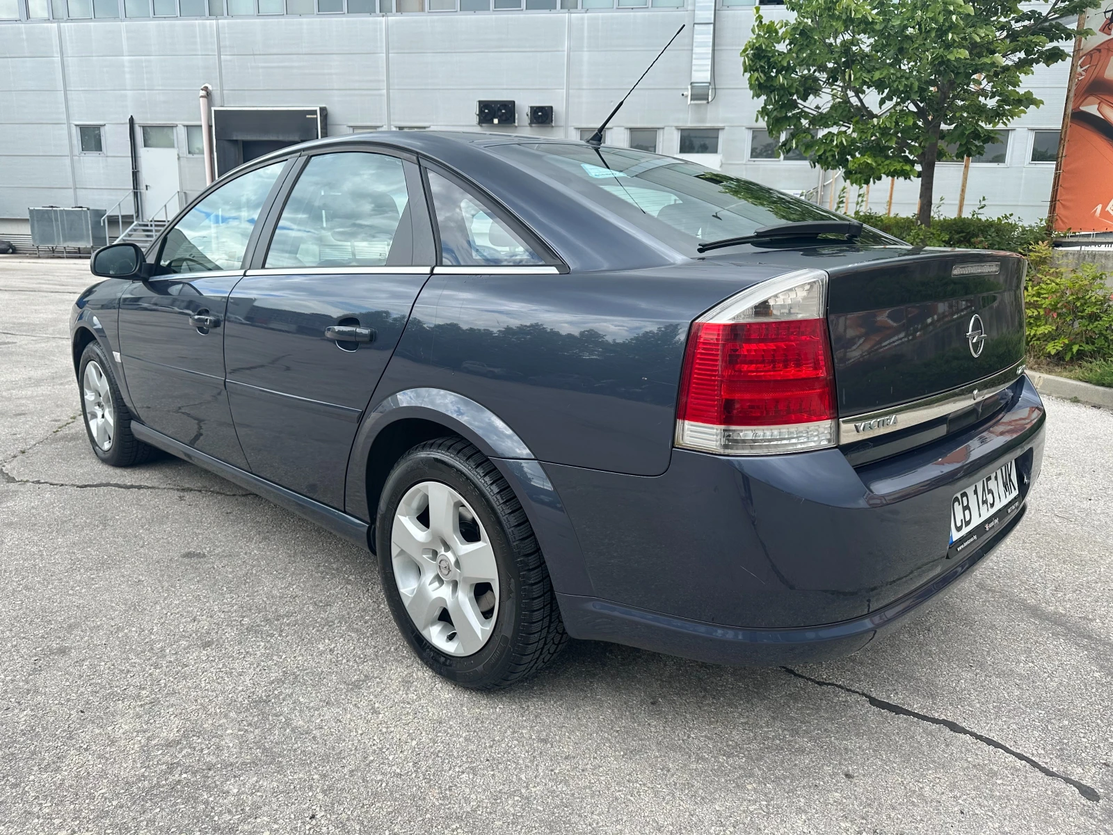 Opel Vectra 2.2i 155 к.с. facelift - изображение 3