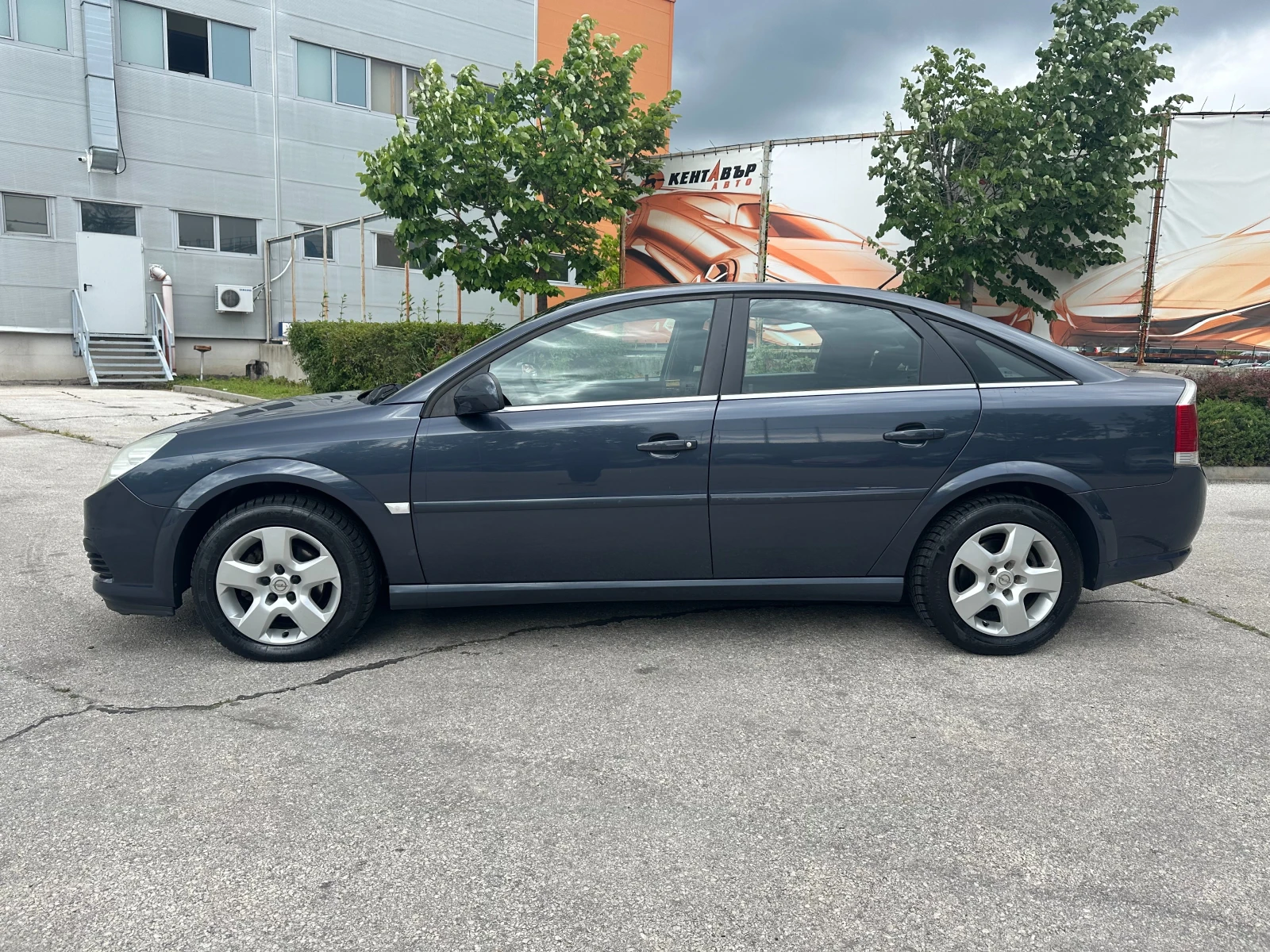 Opel Vectra 2.2i 155 к.с. facelift - изображение 2