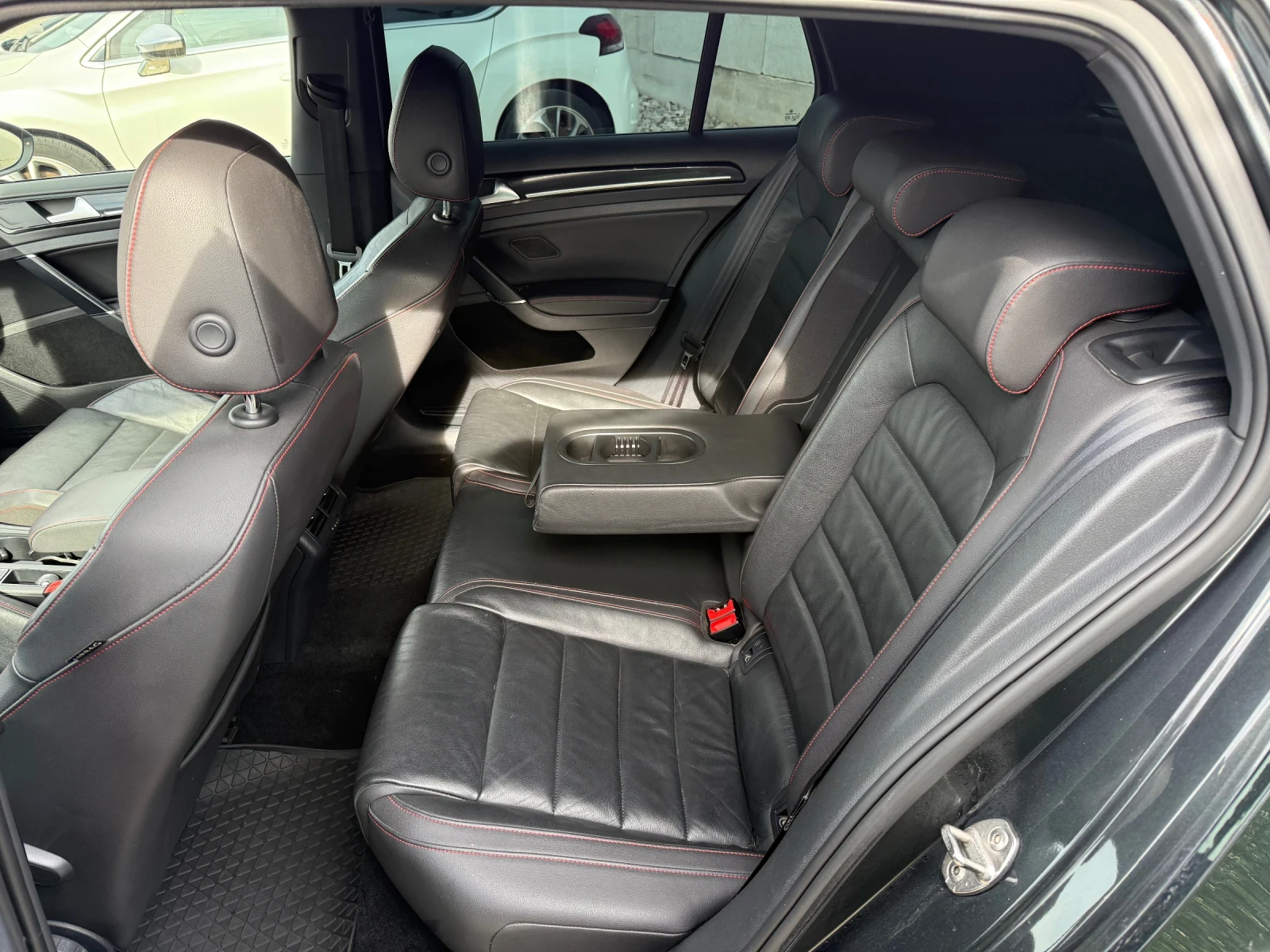 VW Golf GTI PERFORMANCE - изображение 10