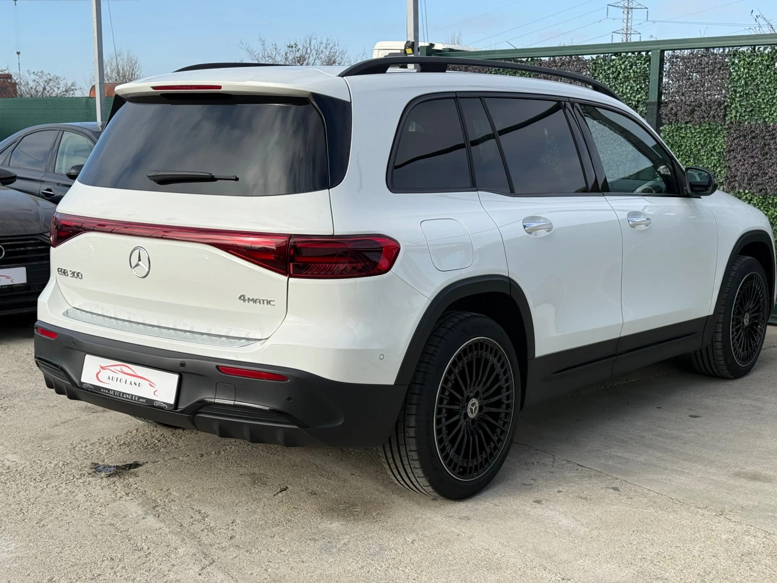 Mercedes-Benz EQB 300/4x4/LED/NAVI/PANO/СОБСТВЕН ЛИЗИНГ - изображение 6