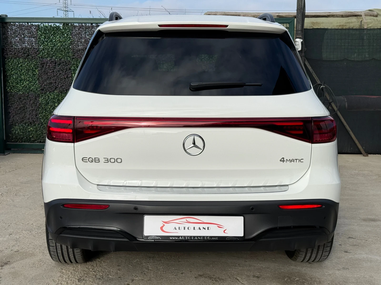 Mercedes-Benz EQB 300/4x4/LED/NAVI/PANO/СОБСТВЕН ЛИЗИНГ - изображение 4