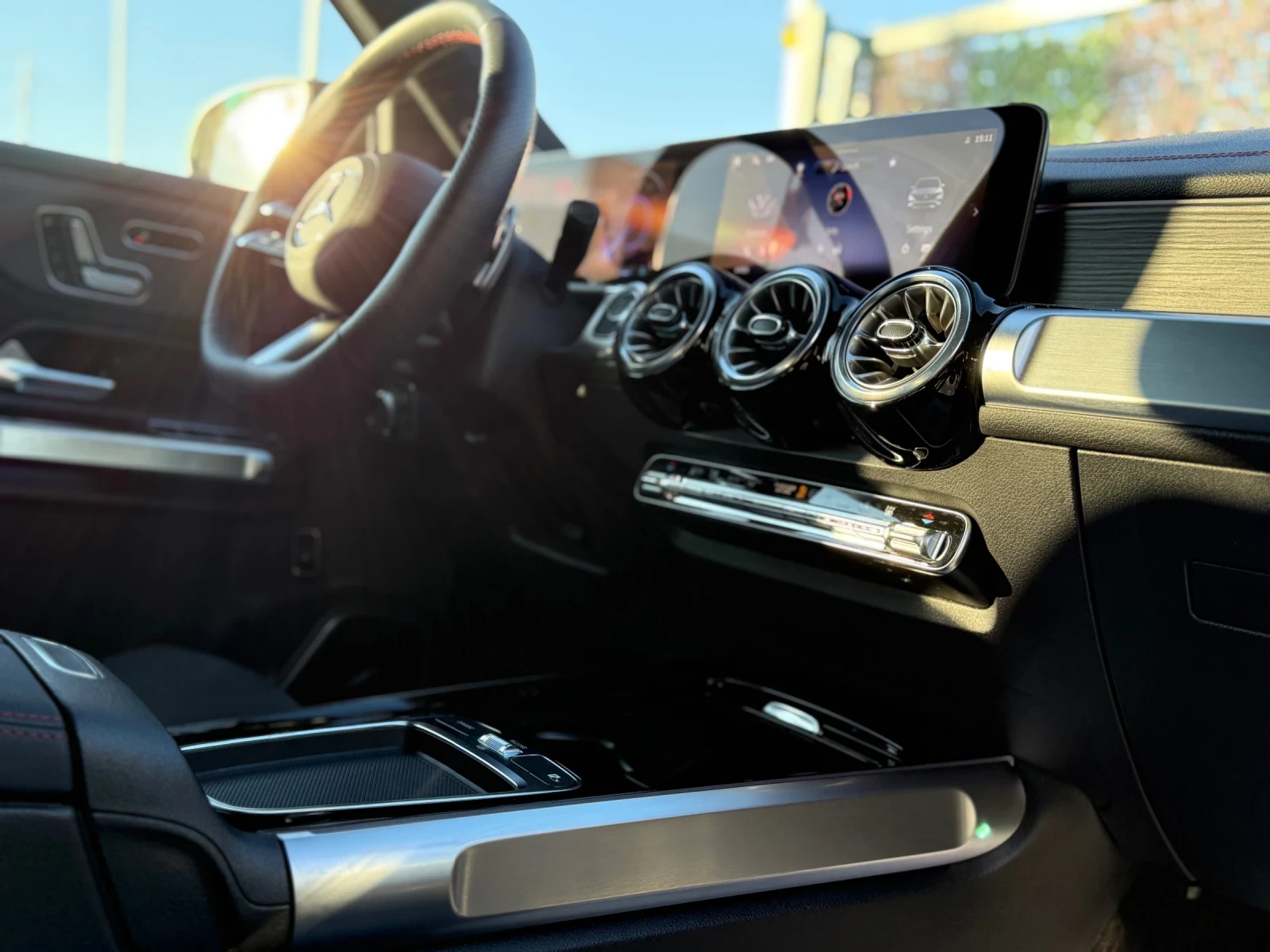 Mercedes-Benz EQB 300/4x4/LED/NAVI/PANO/СОБСТВЕН ЛИЗИНГ - изображение 9