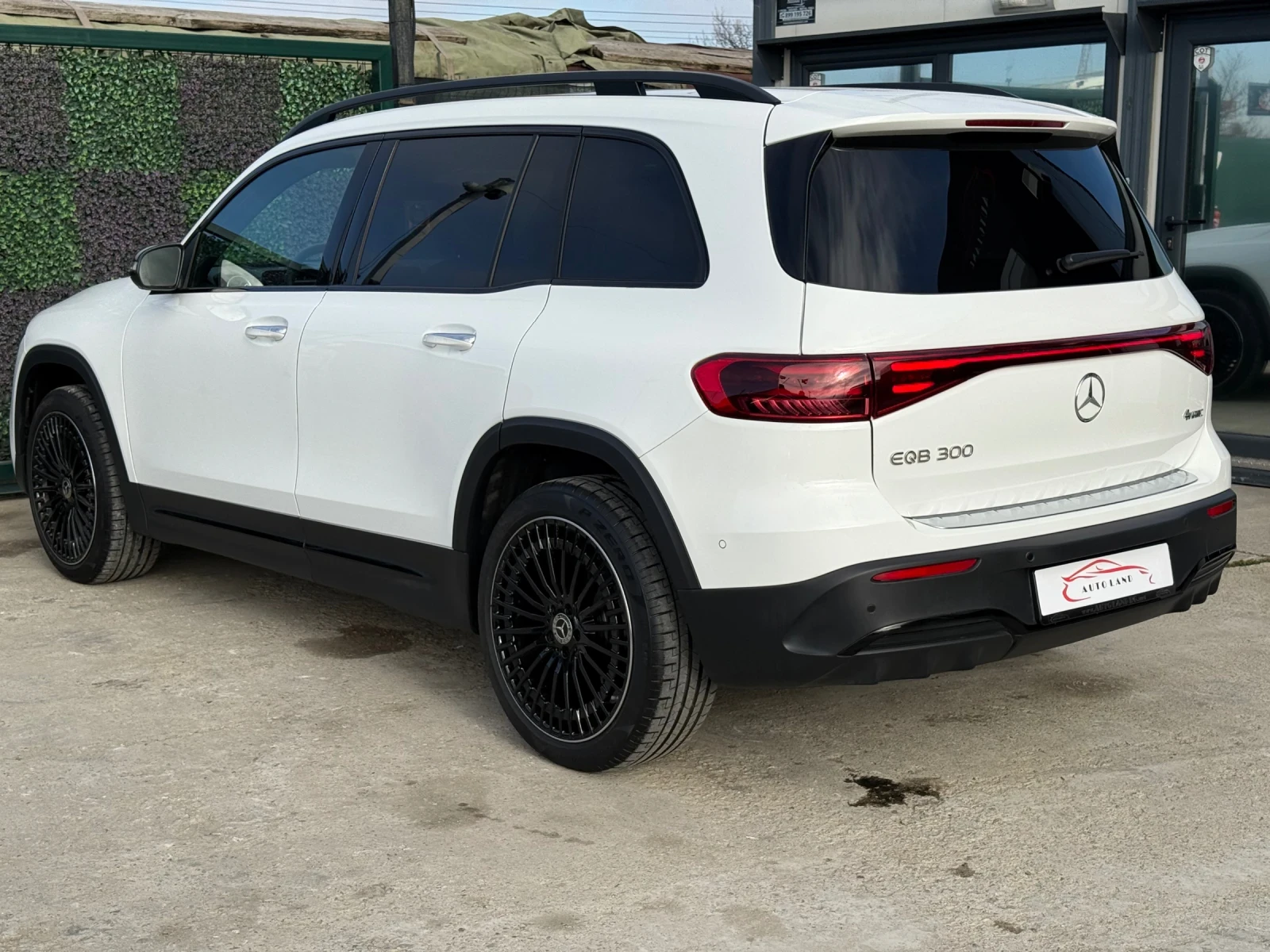 Mercedes-Benz EQB 300/4x4/LED/NAVI/PANO/СОБСТВЕН ЛИЗИНГ - изображение 5