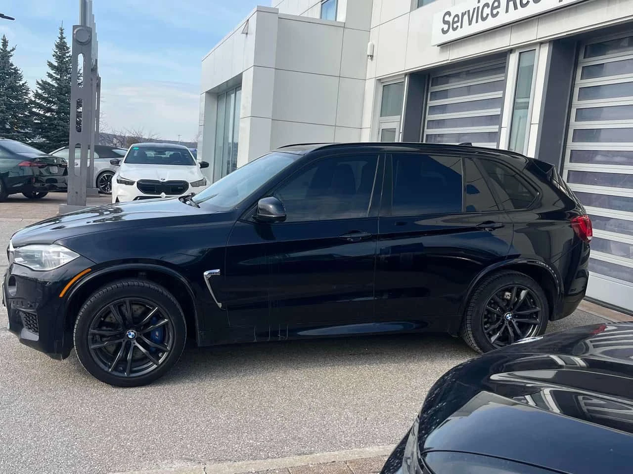 BMW X5M * CARFAX * HARMAN * ОБДУХВАНЕ * HEAD UP, снимка 2 - Автомобили и джипове - 54141363