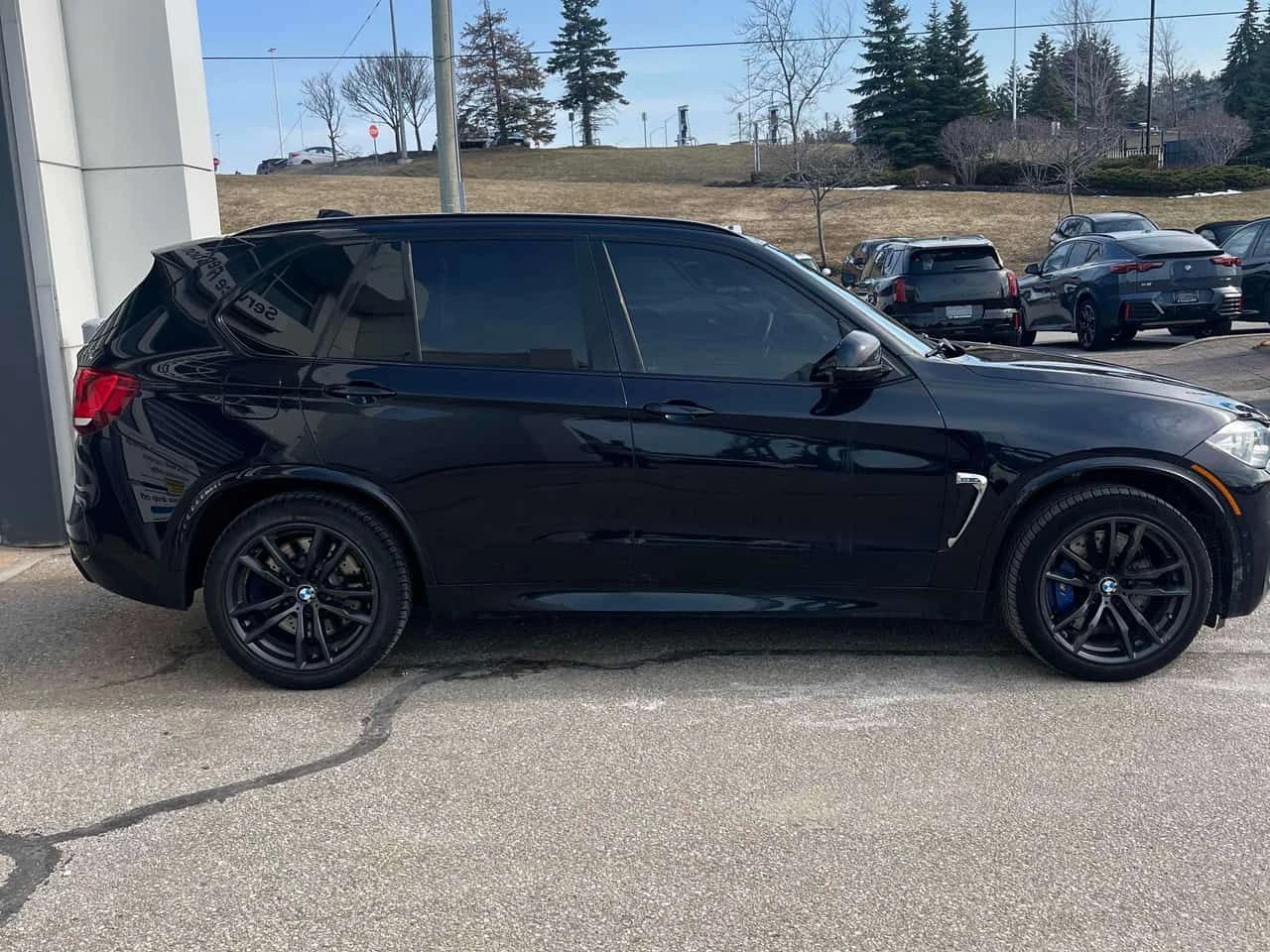 BMW X5M * CARFAX * HARMAN * ОБДУХВАНЕ * HEAD UP, снимка 3 - Автомобили и джипове - 54141363