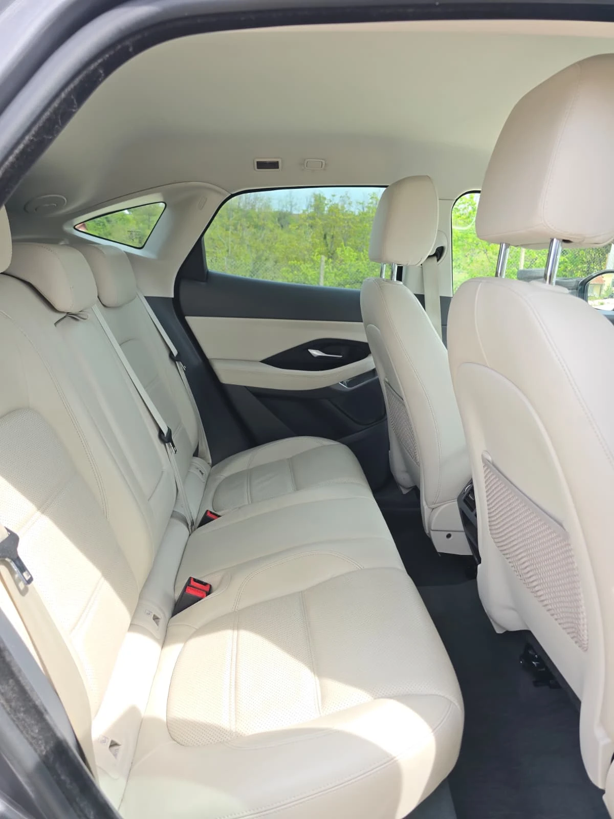 Jaguar E-pace 2.0 D150 AWD S Aut. Lеather/NAVI/Kamera, снимка 15 - Автомобили и джипове - 54411874