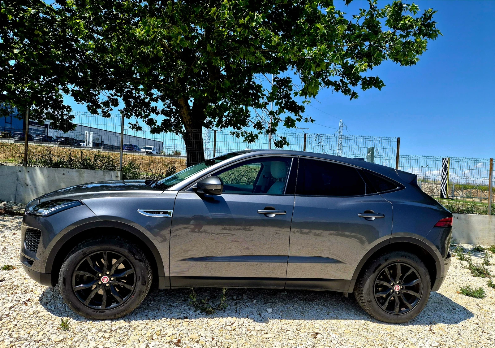 Jaguar E-pace 2.0 D150 AWD S Aut. Lеather/NAVI/Camera, снимка 4 - Автомобили и джипове - 54411874