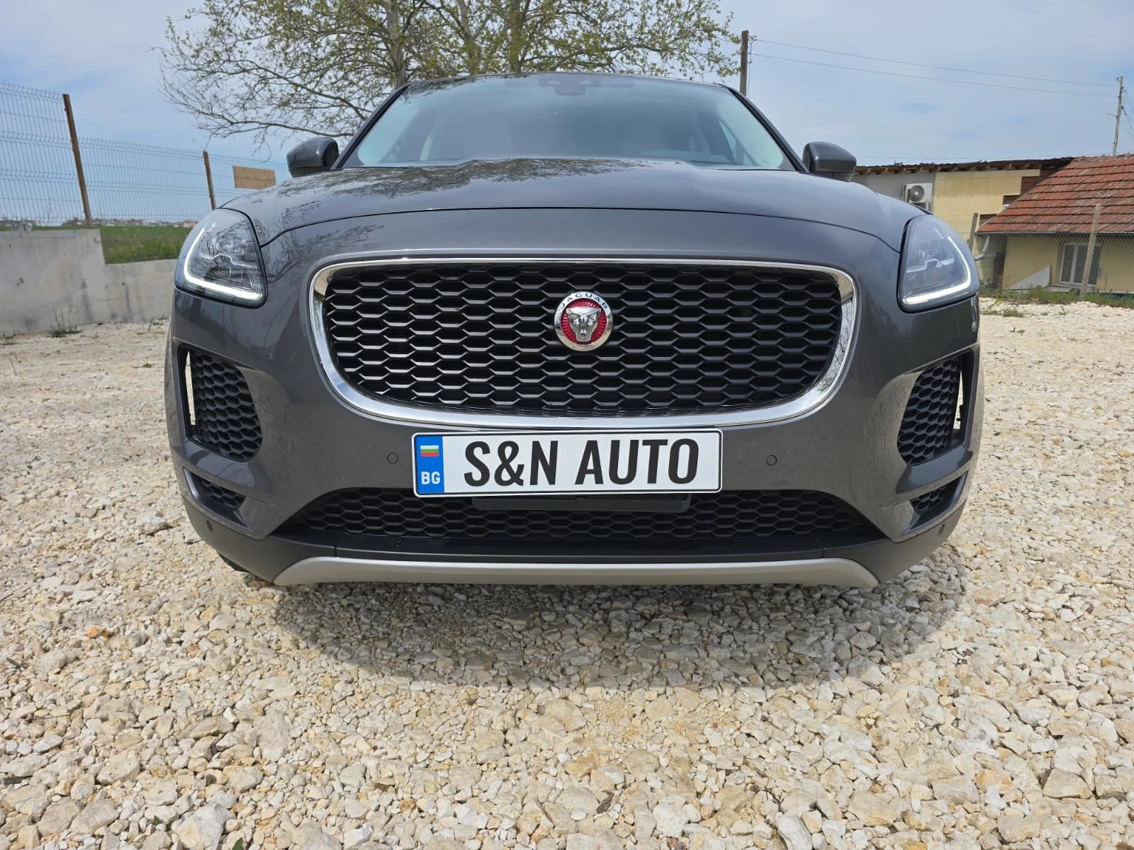 Jaguar E-pace 2.0 D150 AWD S Aut. Lеather/NAVI/Kamera, снимка 2 - Автомобили и джипове - 54411874