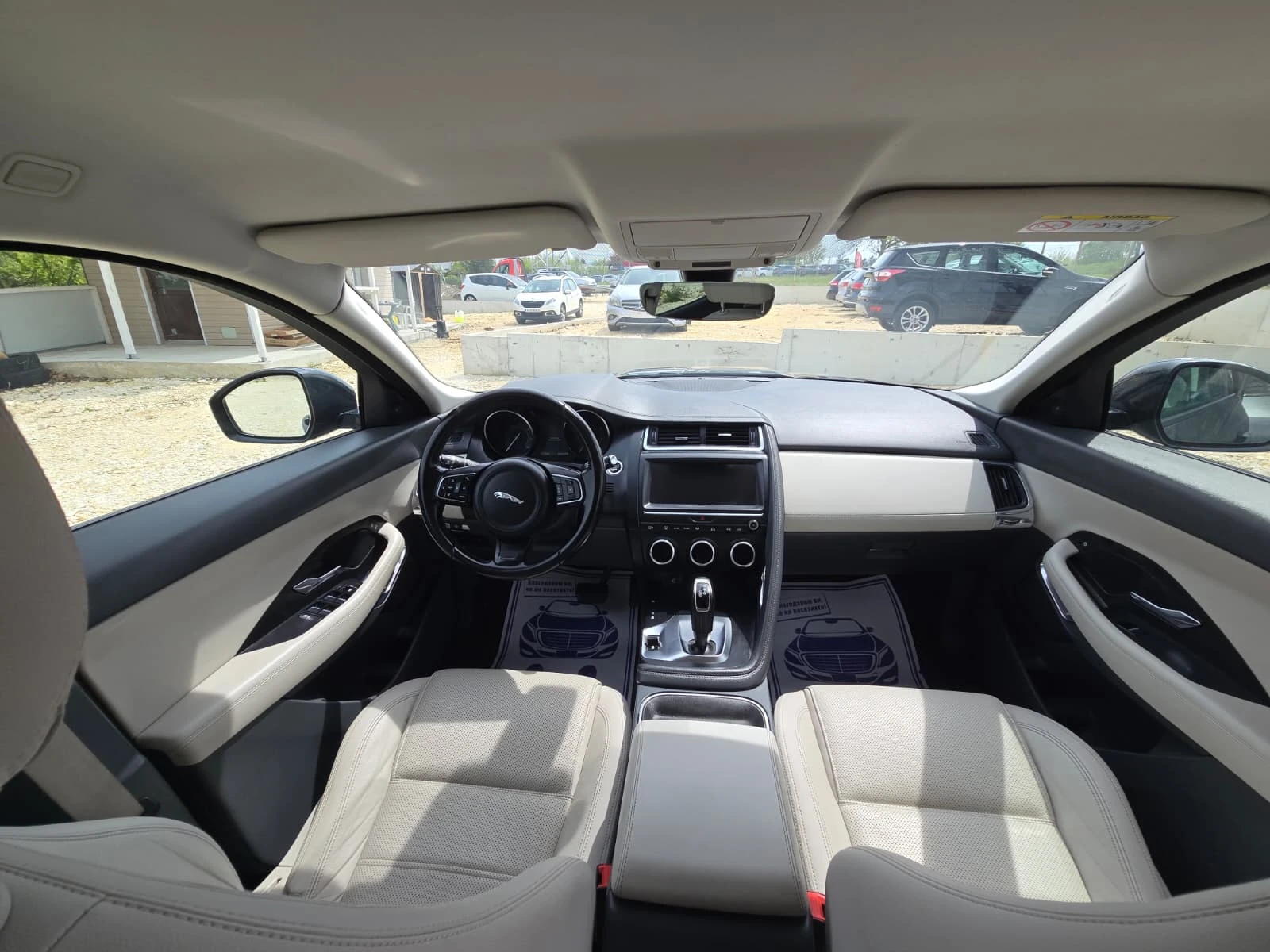 Jaguar E-pace 2.0 D150 AWD S Aut. Lеather/NAVI/Kamera, снимка 17 - Автомобили и джипове - 54411874