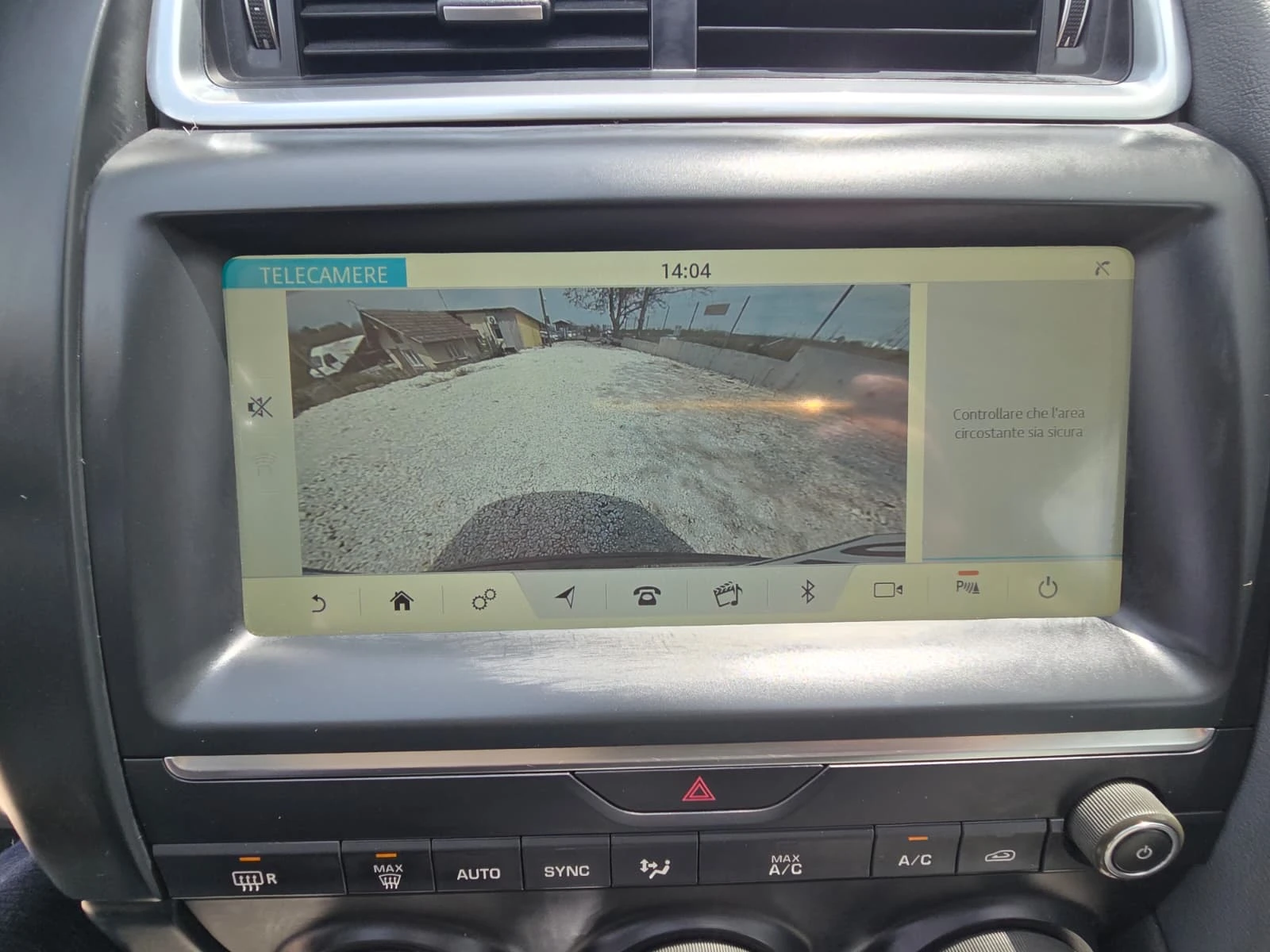 Jaguar E-pace 2.0 D150 AWD S Aut. Lеather/NAVI/Kamera, снимка 14 - Автомобили и джипове - 54411874