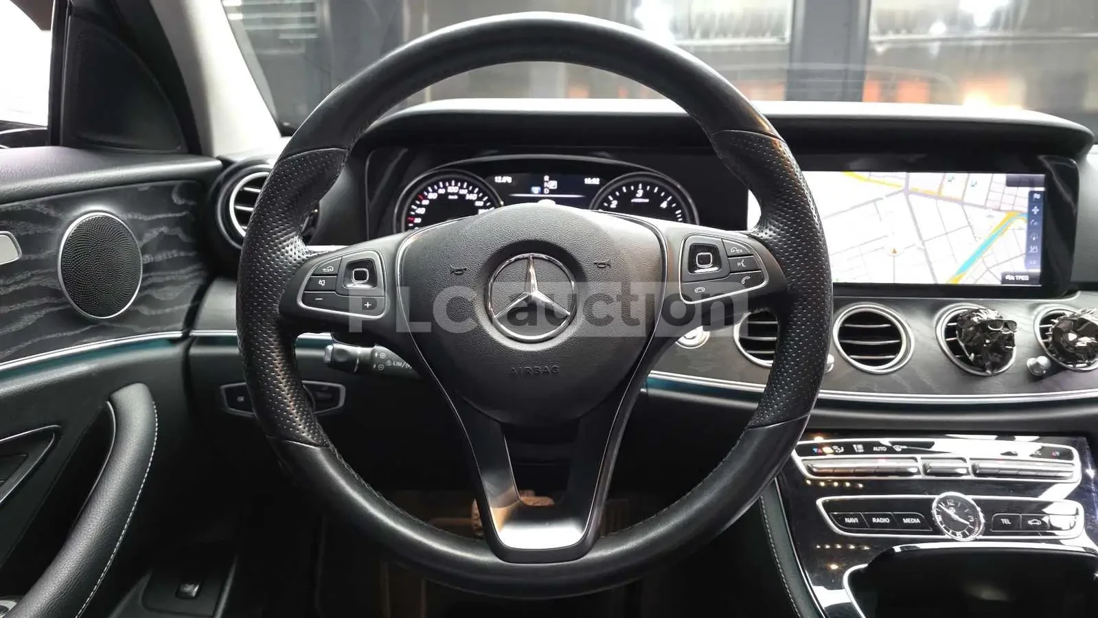 Mercedes-Benz E 220 d* DISTRONIC* ПОДГРЕВИ* ПАНОРАМА* АВТОКРЕДИТ , снимка 8 - Автомобили и джипове - 54553350