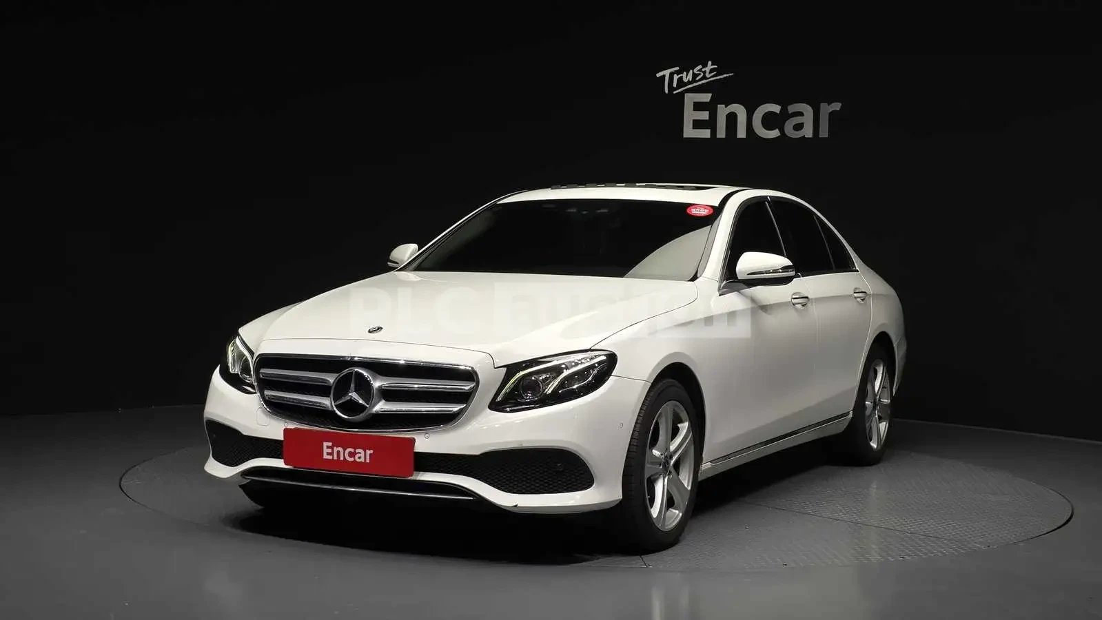Mercedes-Benz E 220 d* DISTRONIC* ПОДГРЕВИ* ПАНОРАМА* АВТОКРЕДИТ 