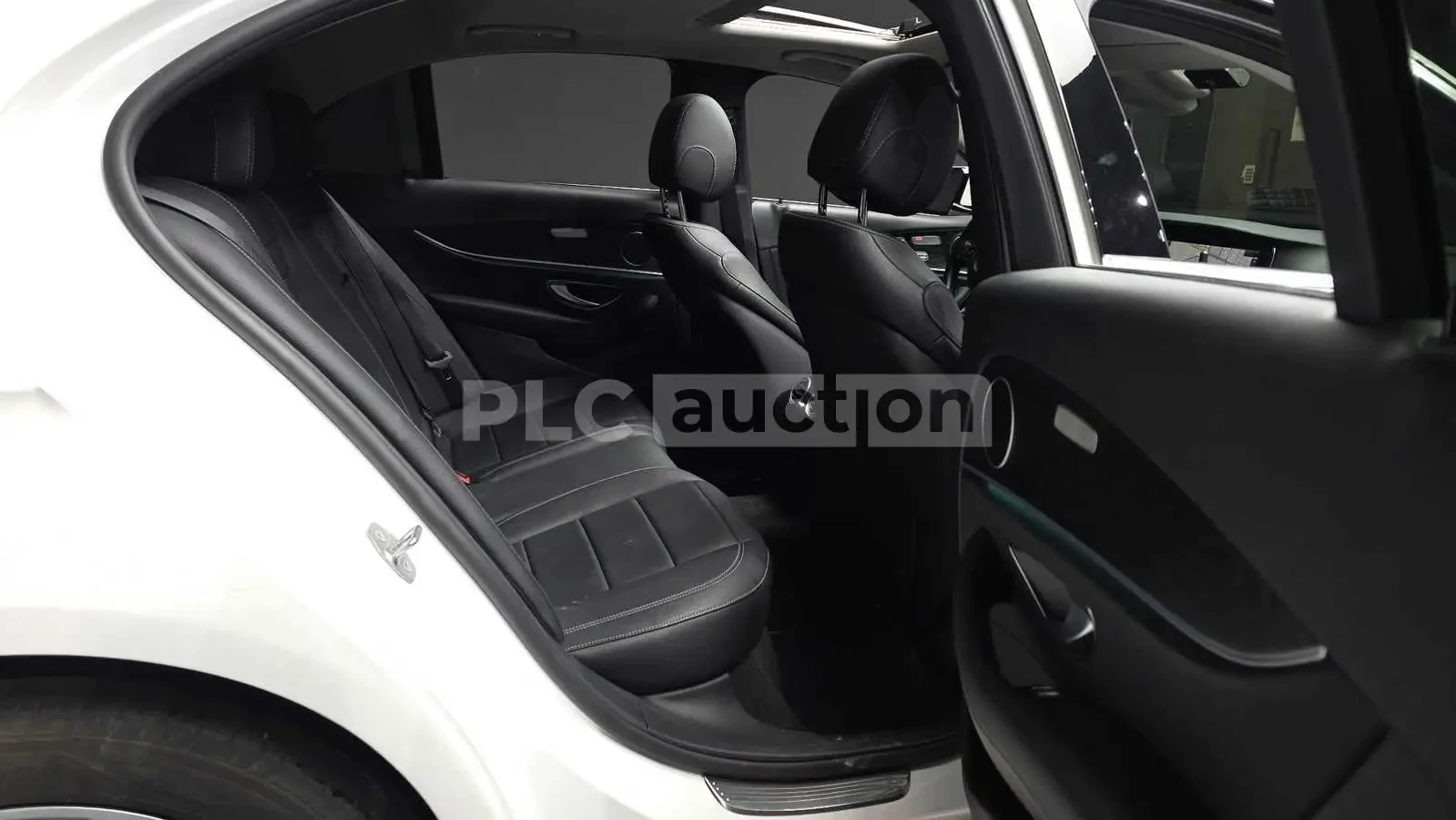 Mercedes-Benz E 220 d* DISTRONIC* ПОДГРЕВИ* ПАНОРАМА* АВТОКРЕДИТ , снимка 9 - Автомобили и джипове - 54553350