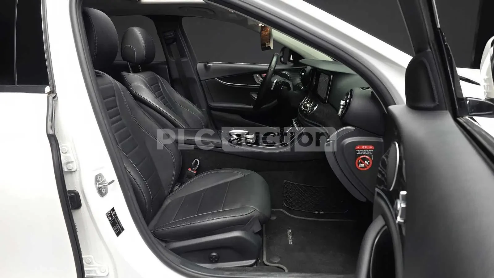 Mercedes-Benz E 220 d* DISTRONIC* ПОДГРЕВИ* ПАНОРАМА* АВТОКРЕДИТ , снимка 10 - Автомобили и джипове - 54553350