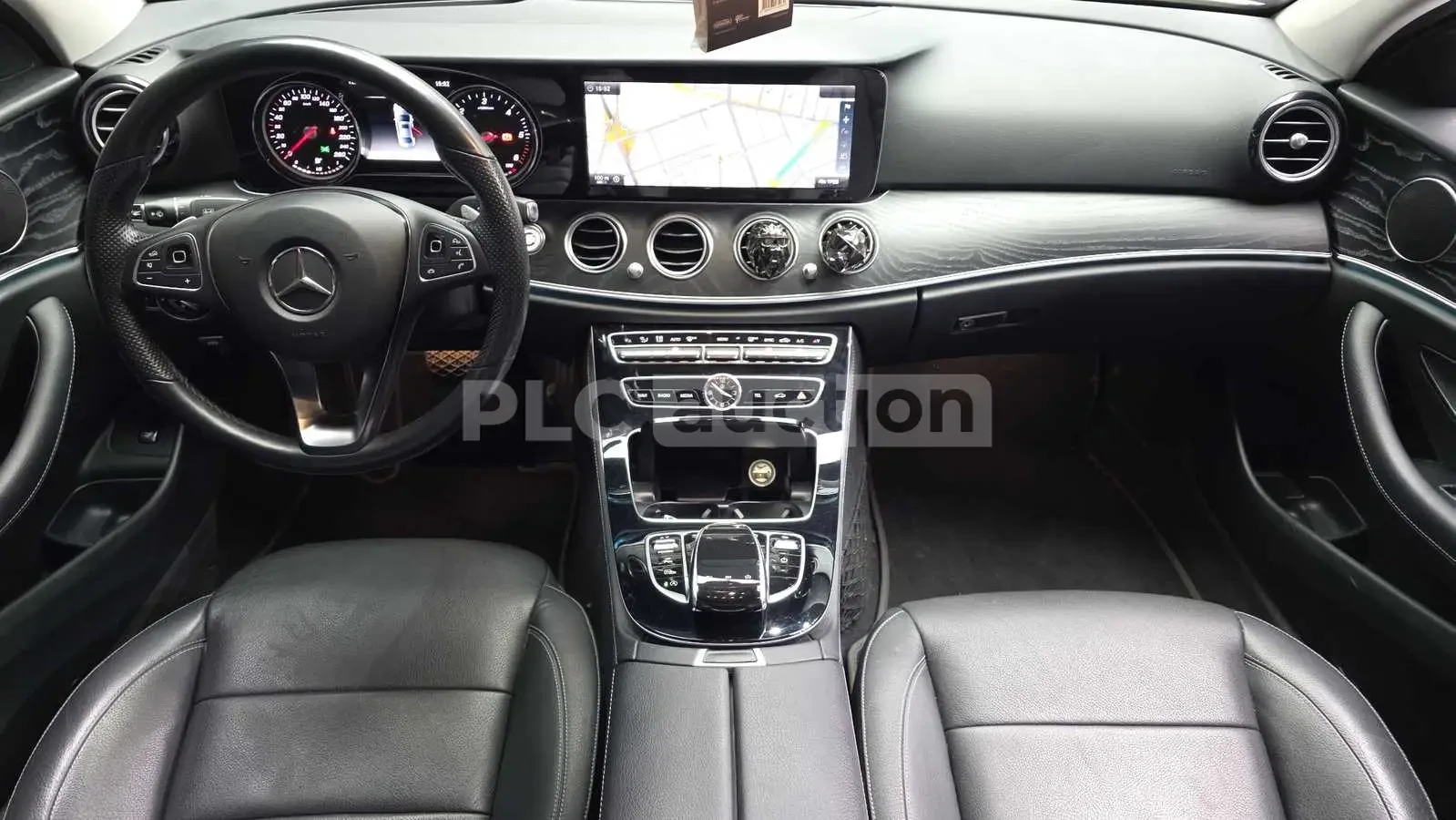 Mercedes-Benz E 220 d* DISTRONIC* ПОДГРЕВИ* ПАНОРАМА* АВТОКРЕДИТ , снимка 14 - Автомобили и джипове - 54553350