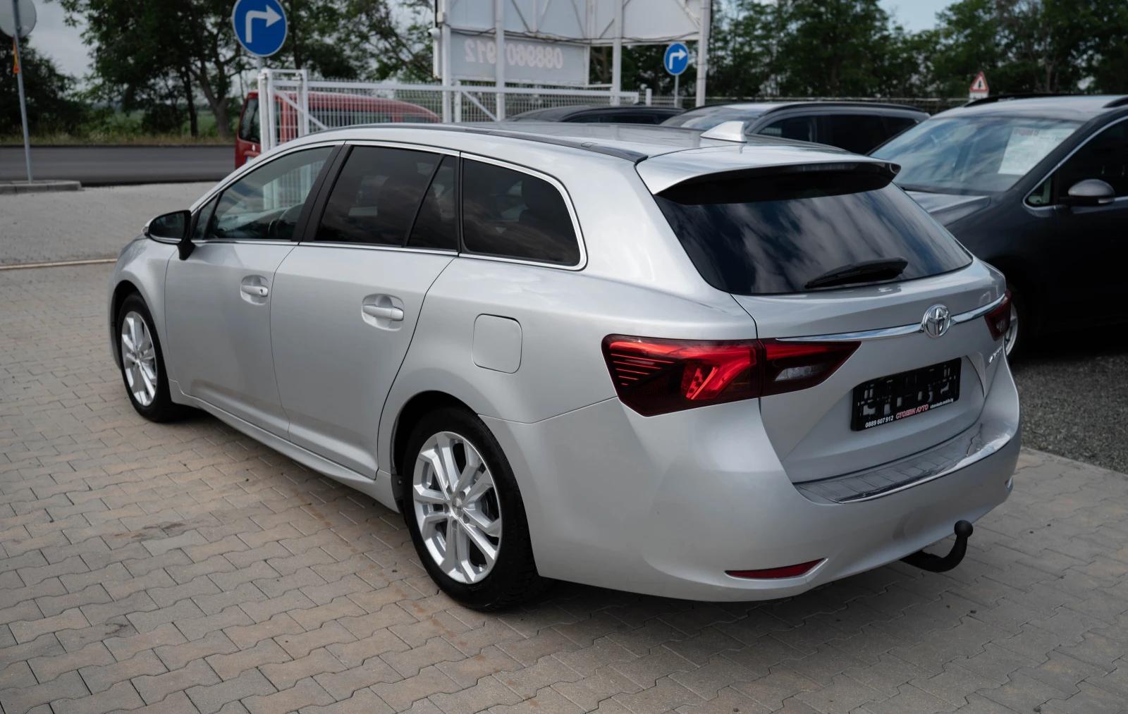 Toyota Avensis 2.0* LED* 2017г, снимка 6 - Автомобили и джипове - 54760606