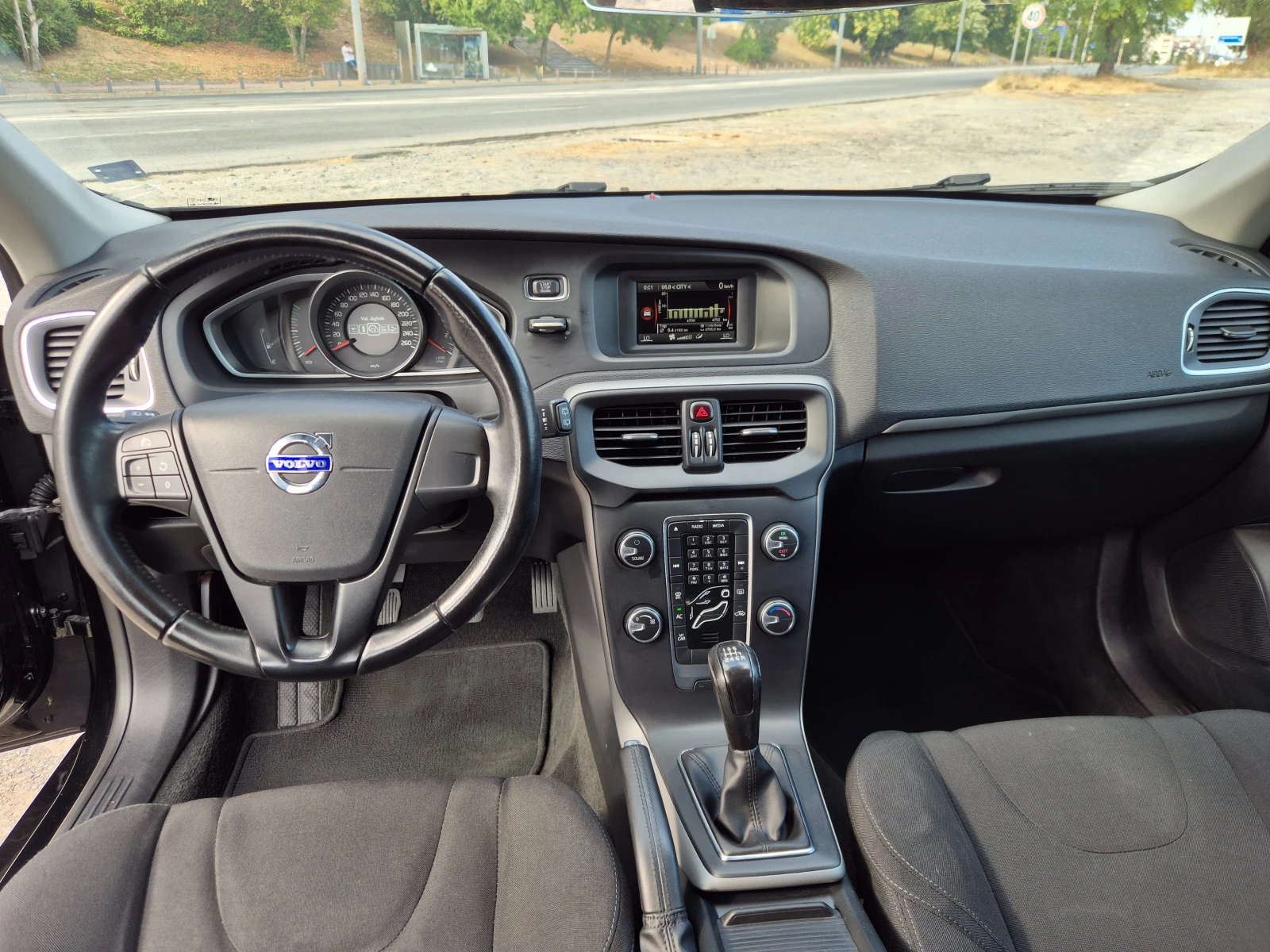 Volvo V40 D2 2.0d, снимка 14 - Автомобили и джипове - 55656101