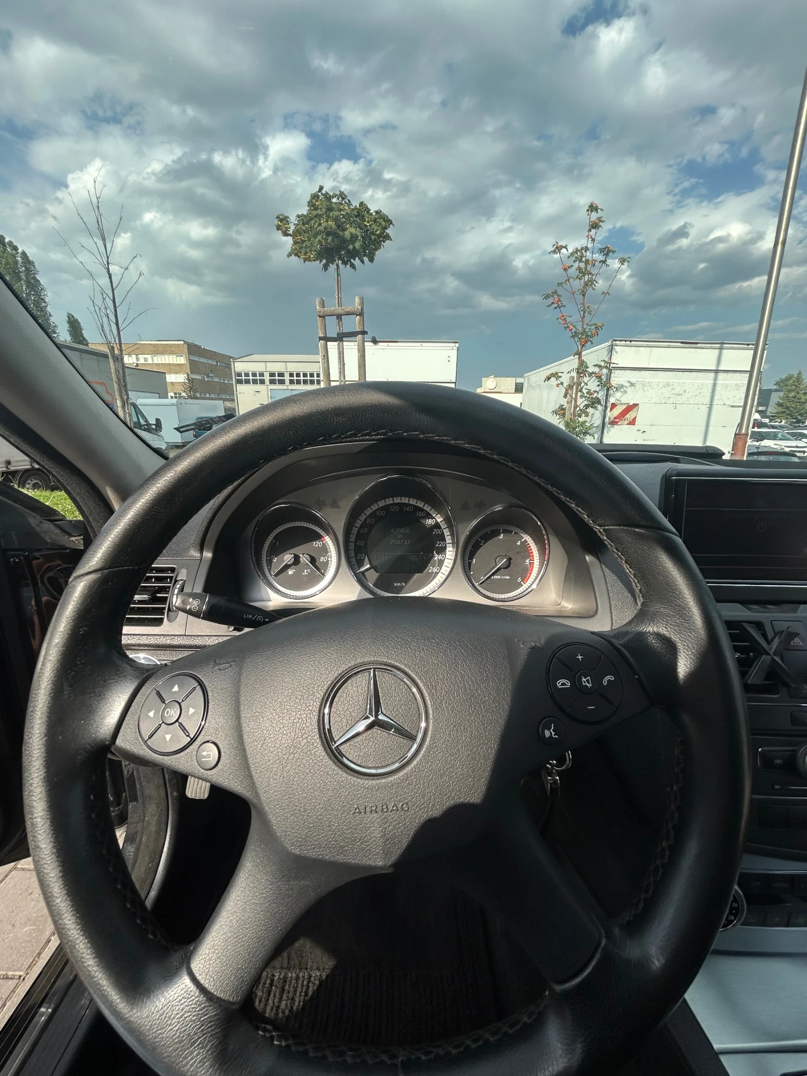 Mercedes-Benz C 220, снимка 12 - Автомобили и джипове - 55982421