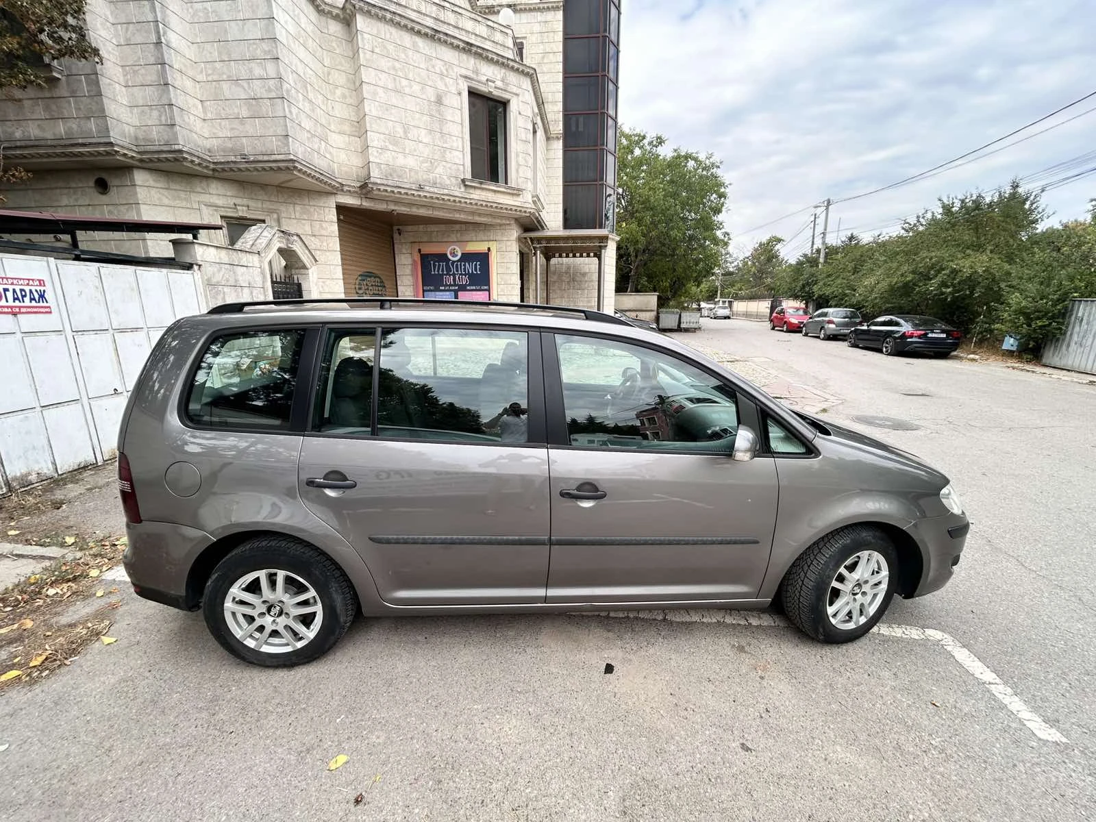 VW Touran Бензин/Метан, снимка 8 - Автомобили и джипове - 56072420