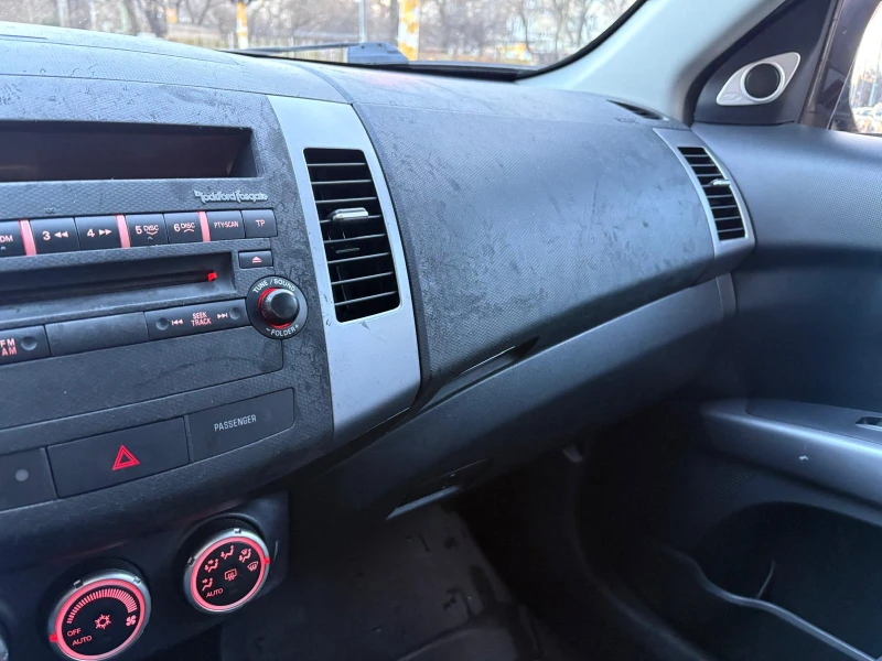 Mitsubishi Outlander, снимка 11 - Автомобили и джипове - 53182059