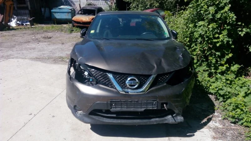 Nissan Qashqai 1.5 DCI, снимка 3 - Автомобили и джипове - 46963255