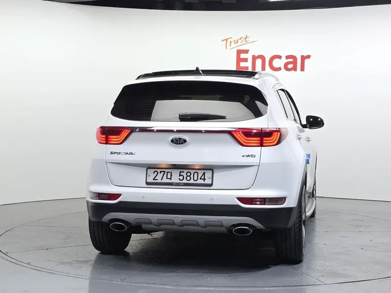 Kia Sportage 2.0 CRDi 4WD, снимка 4 - Автомобили и джипове - 54276697