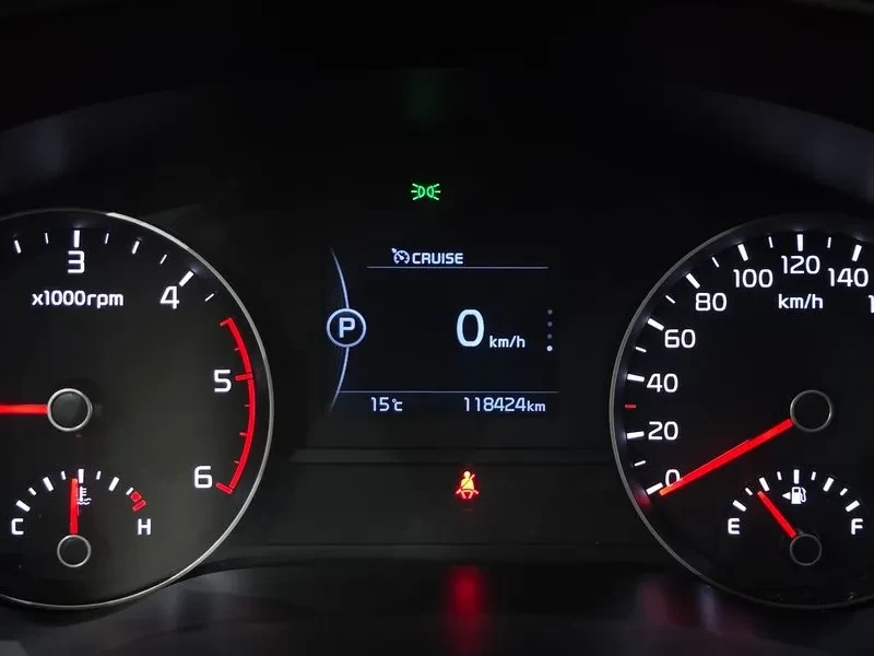 Kia Sportage 2.0 CRDi 4WD, снимка 8 - Автомобили и джипове - 54276697