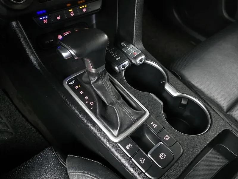 Kia Sportage 2.0 CRDi 4WD, снимка 9 - Автомобили и джипове - 54276697