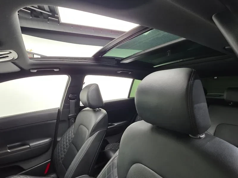 Kia Sportage 2.0 CRDi 4WD, снимка 17 - Автомобили и джипове - 54276697