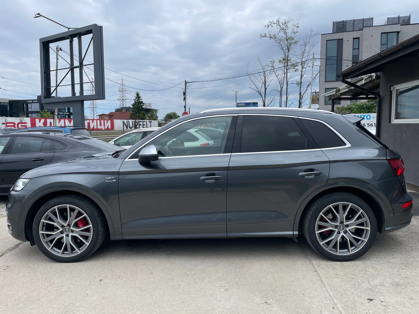 Audi SQ5 3.0TFSi Matrix360 B&O Дистроник Панорама Швейцария, снимка 2 - Автомобили и джипове - 47533387