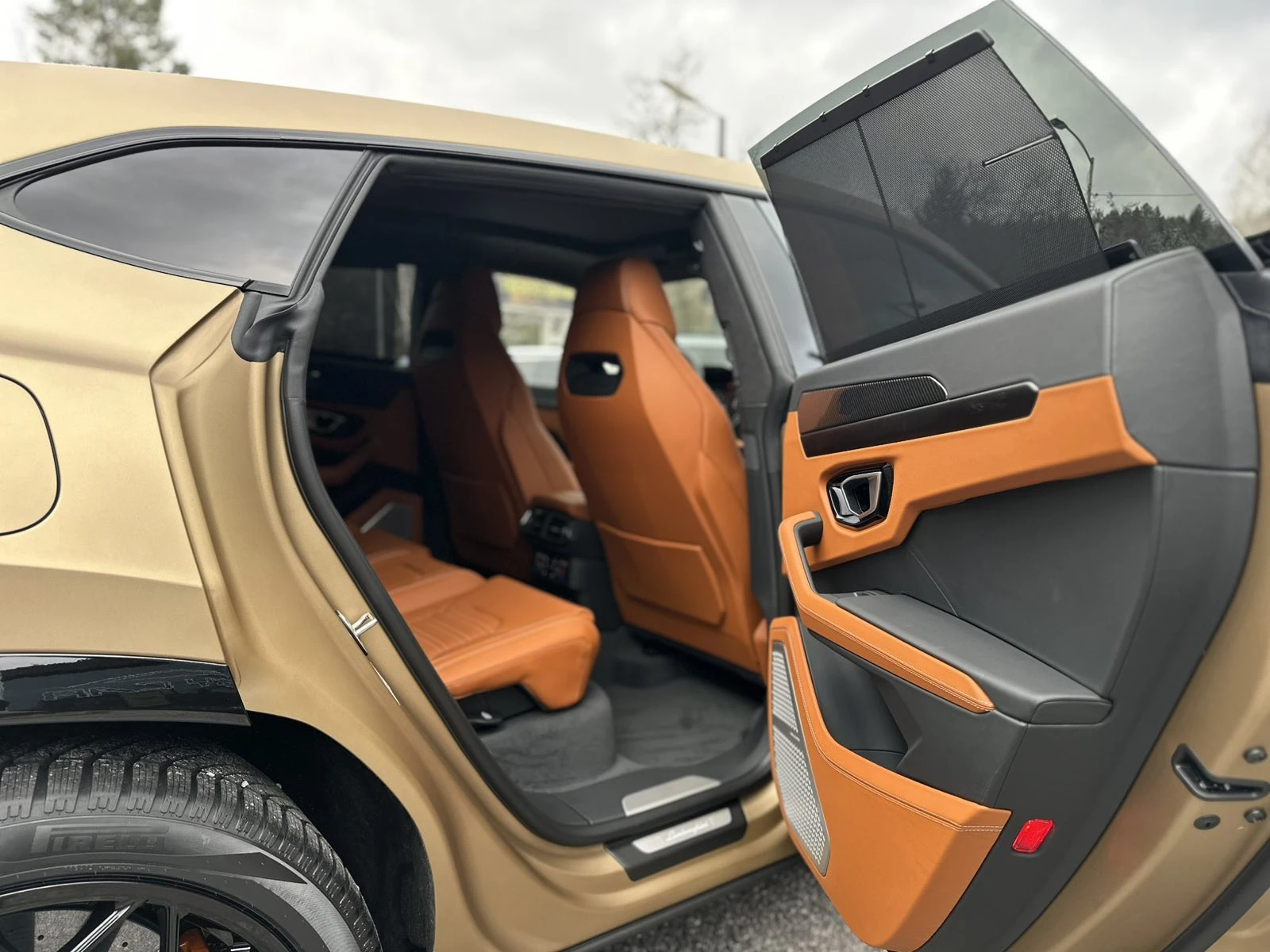 Lamborghini Urus SE /Carbon/B&O/, снимка 14 - Автомобили и джипове - 53733837