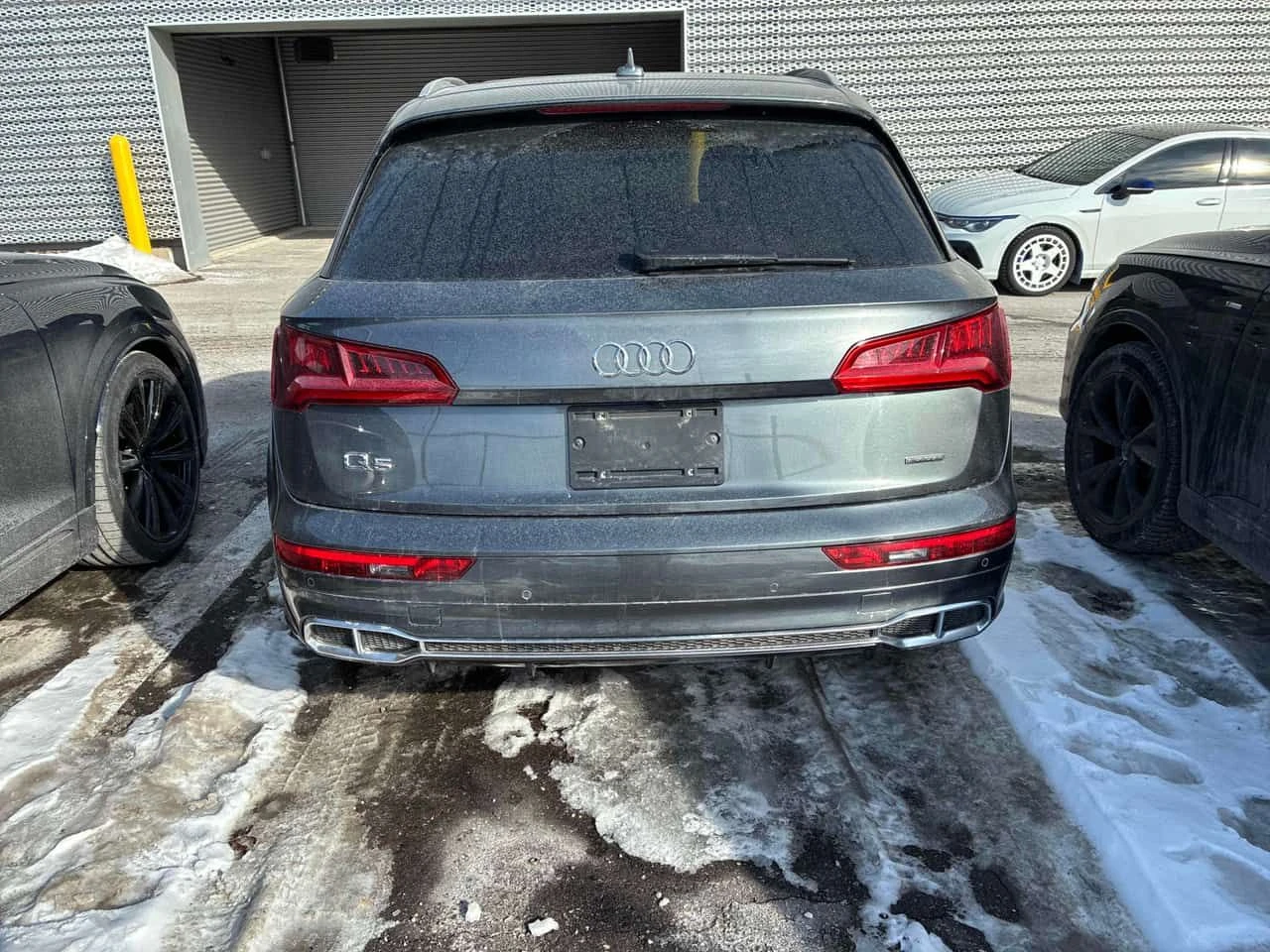 Audi Q5 * Technik * S-LINE* DISTRONIC* 360КАМЕРИ* , снимка 4 - Автомобили и джипове - 54162127