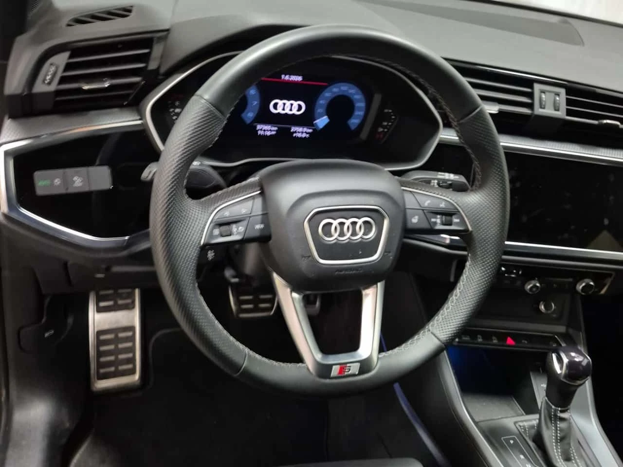 Audi Q3  Progressiv /CAMERA/ПОДГРЕВИ, снимка 8 - Автомобили и джипове - 54906352