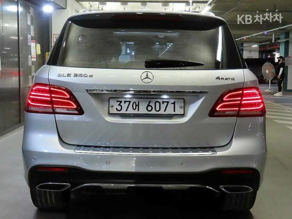 Mercedes-Benz GLE 350 4MATIC AMG LINE 360CAM PANORAMA ОБДУХ, снимка 4 - Автомобили и джипове - 55434503