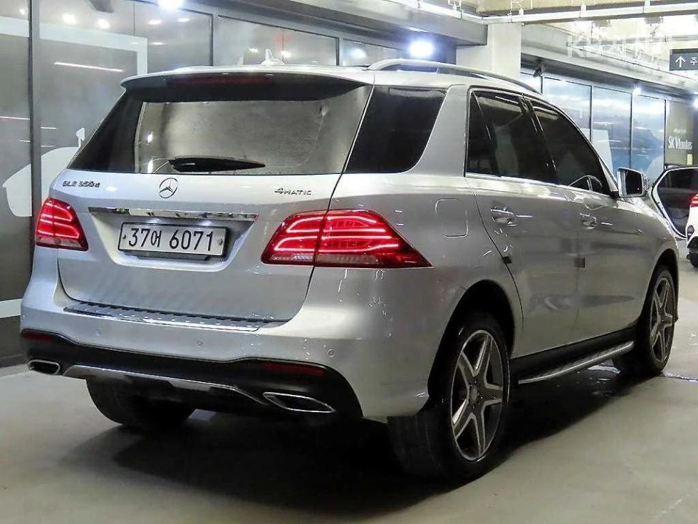 Mercedes-Benz GLE 350 4MATIC AMG LINE 360CAM PANORAMA ОБДУХ, снимка 2 - Автомобили и джипове - 55434503