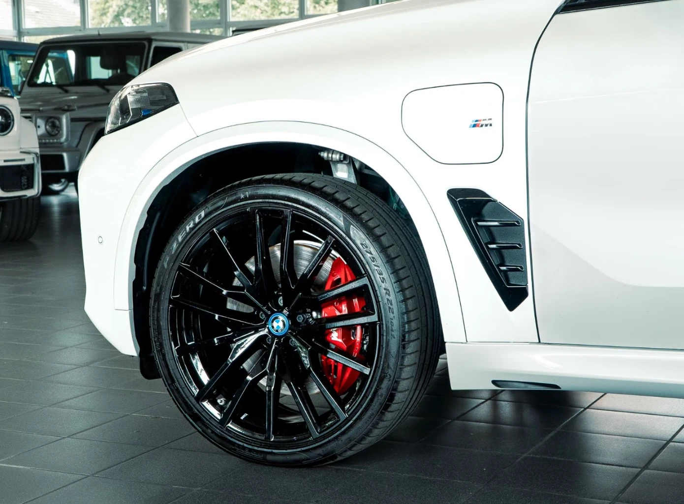 BMW X5 50e* M-SPORT PRO* SKY* 360* CARBON* H/K* ВЕНТИЛАЦИ, снимка 2 - Автомобили и джипове - 56175576