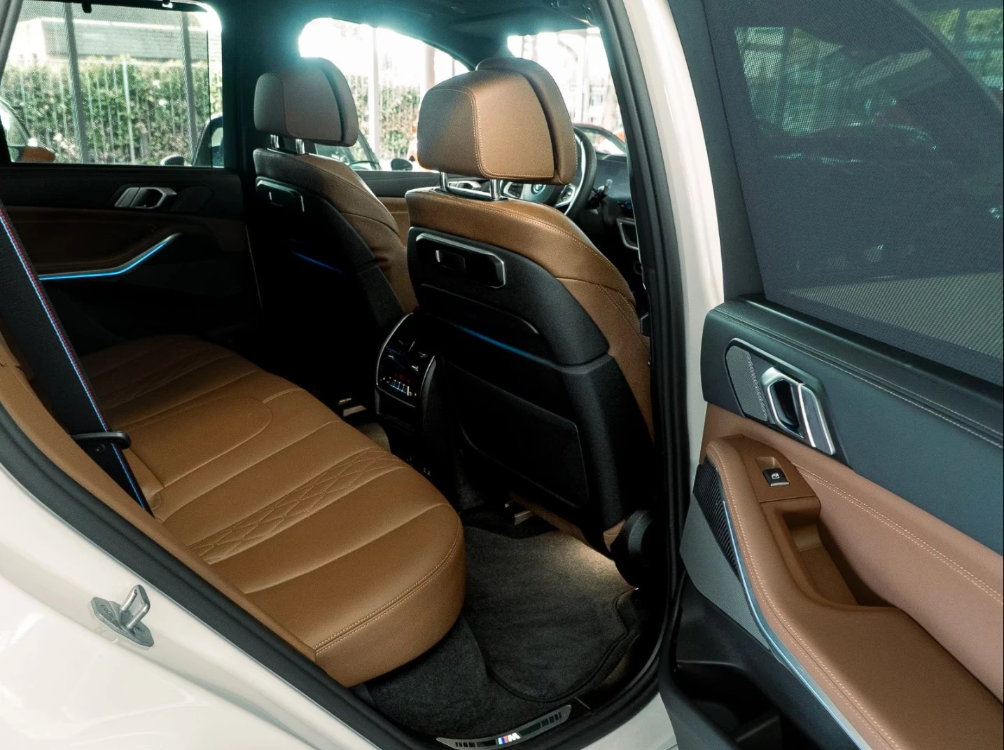 BMW X5 50e* M-SPORT PRO* SKY* 360* CARBON* H/K* ВЕНТИЛАЦИ, снимка 13 - Автомобили и джипове - 56175576